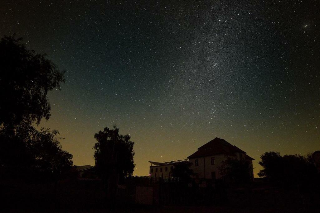 ホテルJeleni Farma Jecmeniste Vrbovec エクステリア 写真